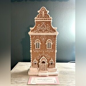BMWT Cupcakes & Cashmere Flat Gingerbread House